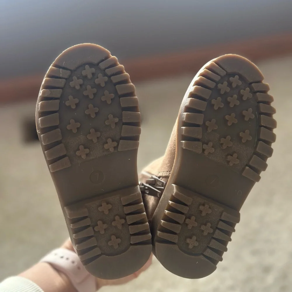 GAP Toddler Booties - Picture 4 of 10